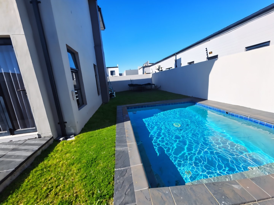 To Let 4 Bedroom Property for Rent in Sandown Western Cape